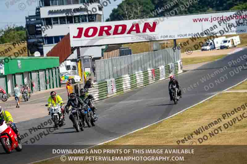 Vintage motorcycle club;eventdigitalimages;mallory park;mallory park trackday photographs;no limits trackdays;peter wileman photography;trackday digital images;trackday photos;vmcc festival 1000 bikes photographs